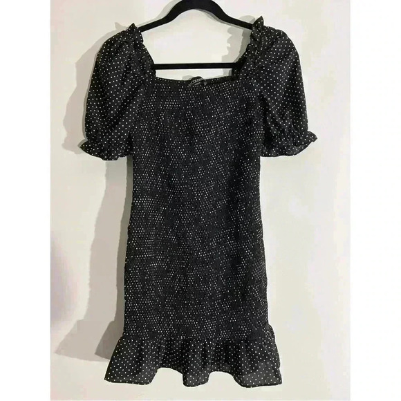 Kittenish dress - Picture 1 of 3